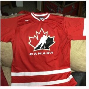 Team Canada boys jersey NWT